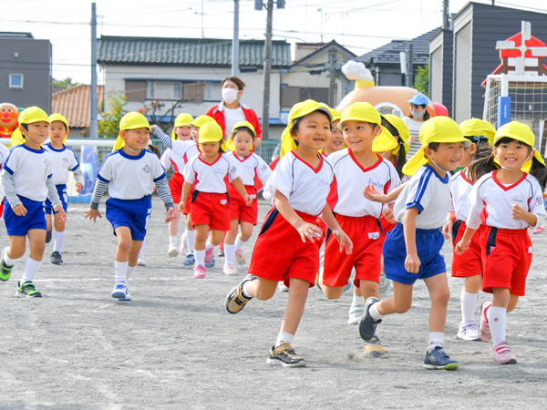 園庭を使用したサーキット